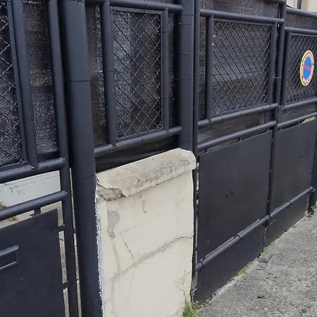 Cozy Paris Suburb! *